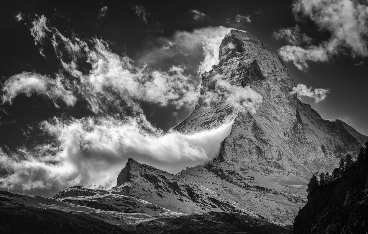 Nuvole alla deriva intorno al Cervino.  | © Zermatt Bergbahnen